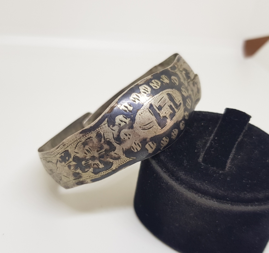 ÜZERİ OSMANLICA YAZILI VAN İŞİ SAVATLI GÜMÜŞ BİLEZİK