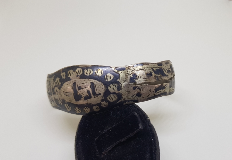 ÜZERİ OSMANLICA YAZILI VAN İŞİ SAVATLI GÜMÜŞ BİLEZİK