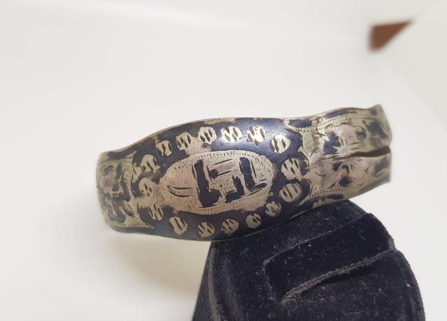 ÜZERİ OSMANLICA YAZILI VAN İŞİ SAVATLI GÜMÜŞ BİLEZİK