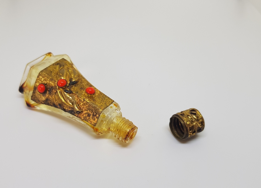 ÜZERİ ALTIN VARAKLI ANTİKA PARFÜM ŞİŞESİ