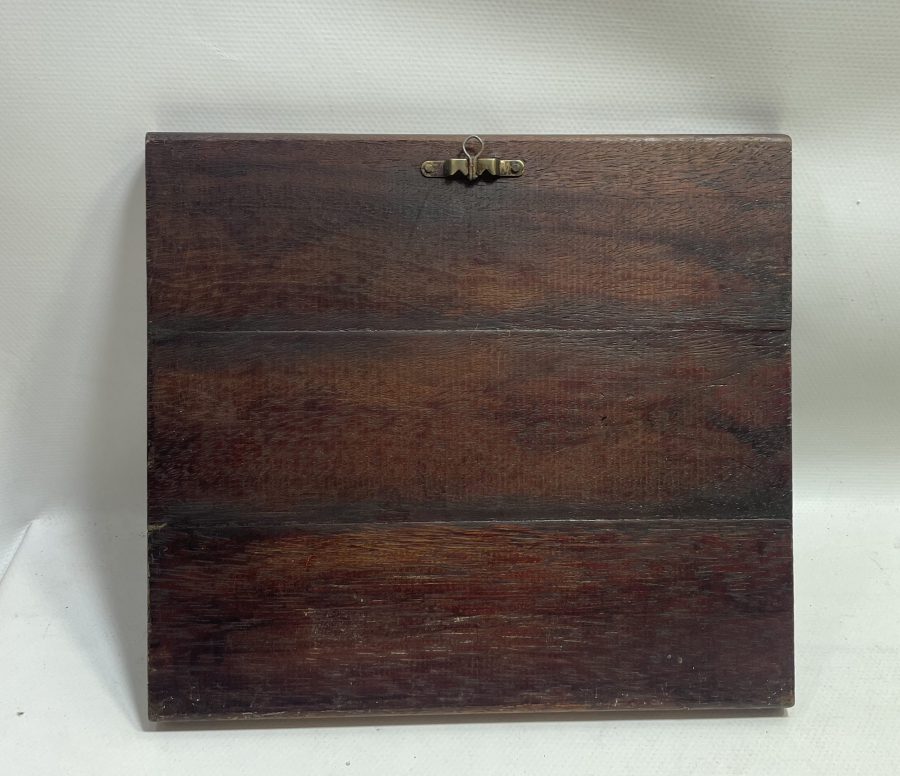 ÜZERİ ALTIN VARAKLI KUŞ FORMUNDA YAPILMIŞ TESTERE İŞÇİLİKLİ ANTİKA AHŞAP HAT LEVHA