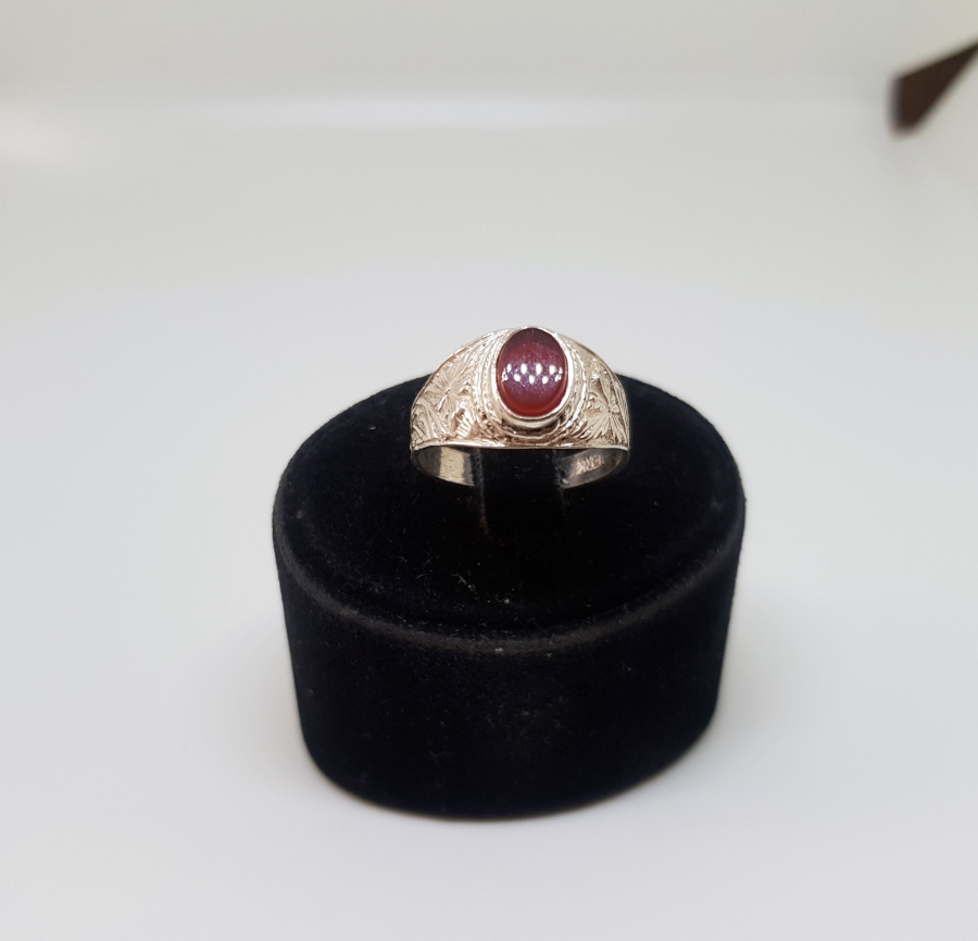 KABARTMA İŞÇİLİKLİ AKİK TAŞLI GÜMÜŞ YÜZÜK