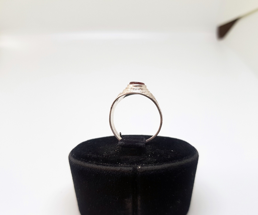 KABARTMA İŞÇİLİKLİ AKİK TAŞLI GÜMÜŞ YÜZÜK