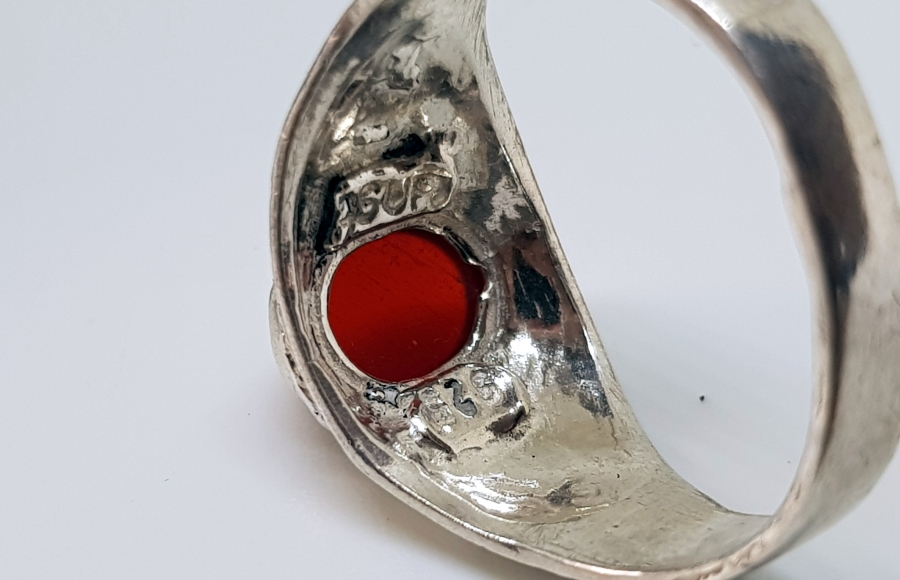 KABARTMA İŞÇİLİKLİ AKİK TAŞLI GÜMÜŞ YÜZÜK