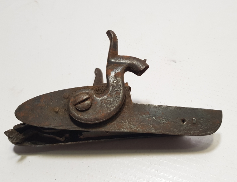 ÜZERİ KABARTMA İŞÇİLİKLİ OSMANLI DÖNEMİ ÇİFT TÜFEK HOROZU