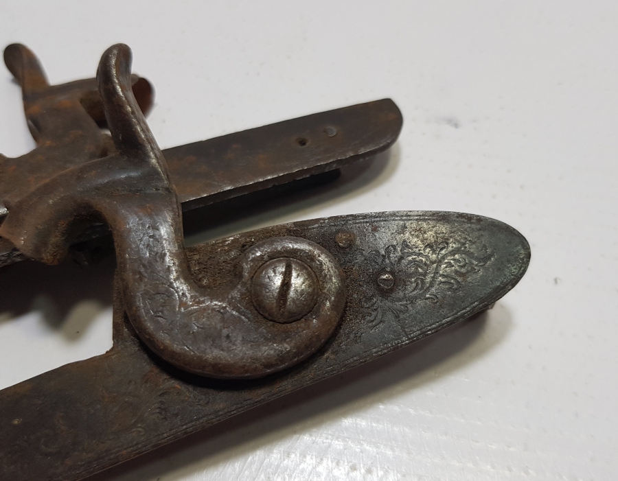 ÜZERİ KABARTMA İŞÇİLİKLİ OSMANLI DÖNEMİ ÇİFT TÜFEK HOROZU