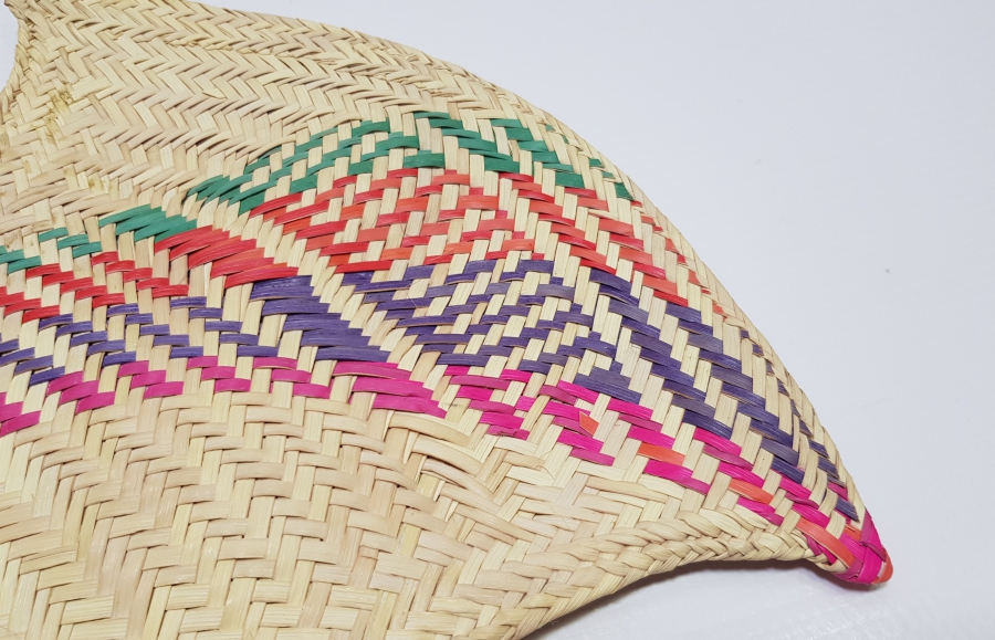 OSMANLI DÖNEMİ NADİR FORMDA HURMA YAPRAĞINDAN YAPILMIŞ ÇOK NADİR SÜRRE ALAYLARI KÖK BOYALI YELPAZE