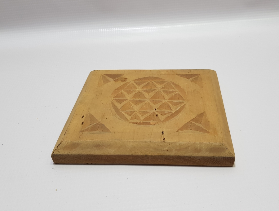 EL OYMA İŞÇİLİKLİ ANTİKA AHŞAP TAVAN GÖBEĞİ PARÇASI