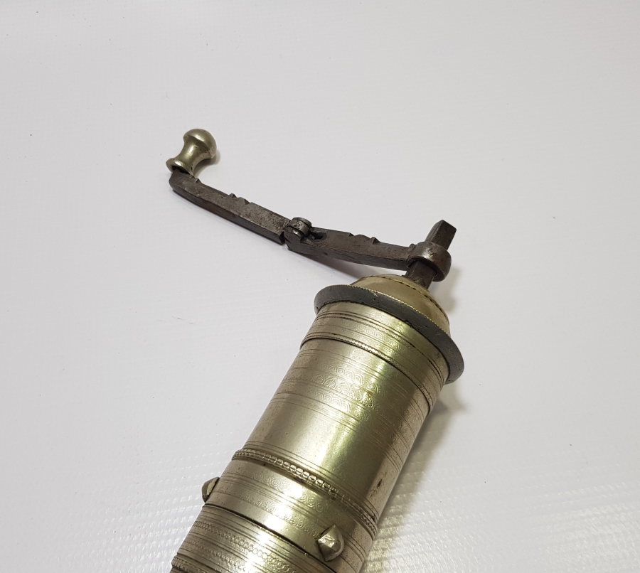 ERMENİCE- RUMCA VE OSMANLICA DAMGALI ÇOK NADİR ÜÇ DİLLİ ALPAKA KAHVE DEĞİRMENİ