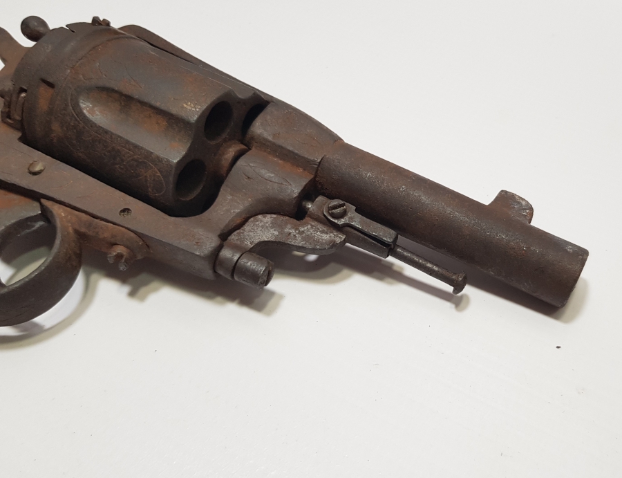 ÜZERİ İŞLEMELİ OSMANLI DÖNEMİ NADİR KEMİK VE AHŞAP SAPLI KARADAĞLI SUBAY TABANCASI