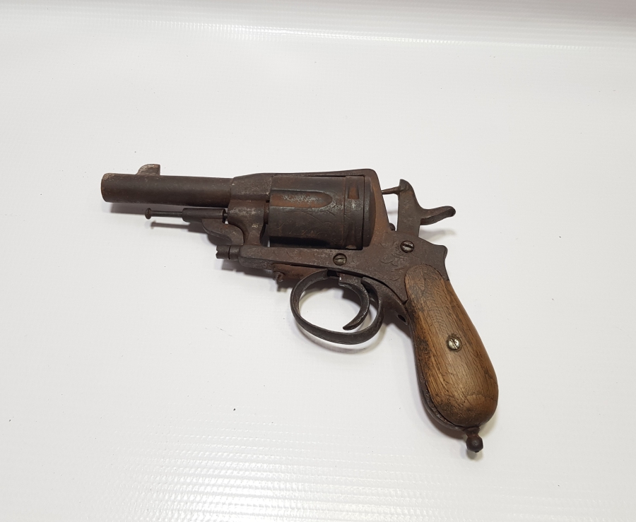 ÜZERİ İŞLEMELİ OSMANLI DÖNEMİ NADİR KEMİK VE AHŞAP SAPLI KARADAĞLI SUBAY TABANCASI