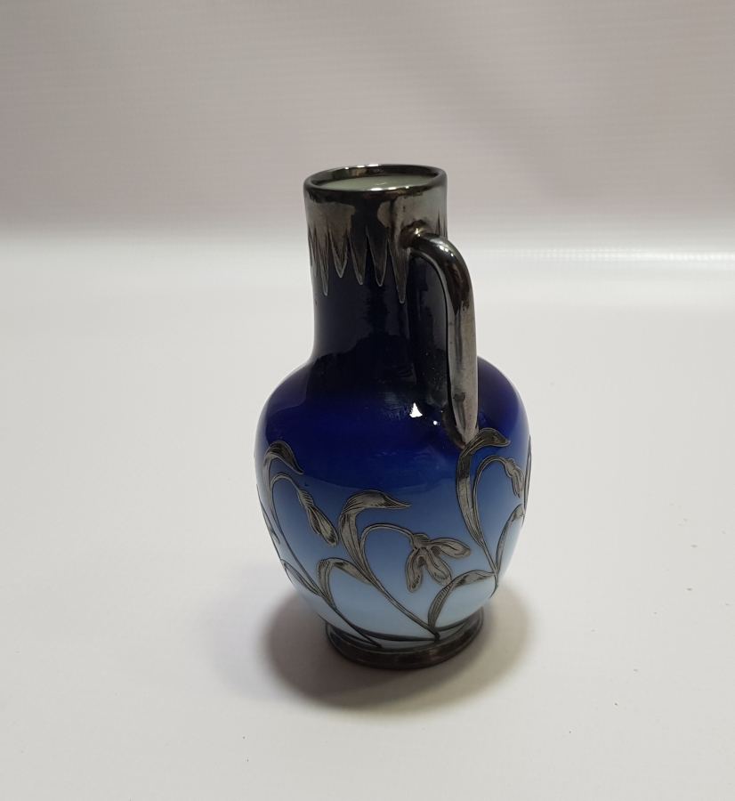 PORSELEN ÜZERİ GÜMÜŞ AKITMA İŞÇİLİKLİ NADİR FORMDA ANTİKA VAZO