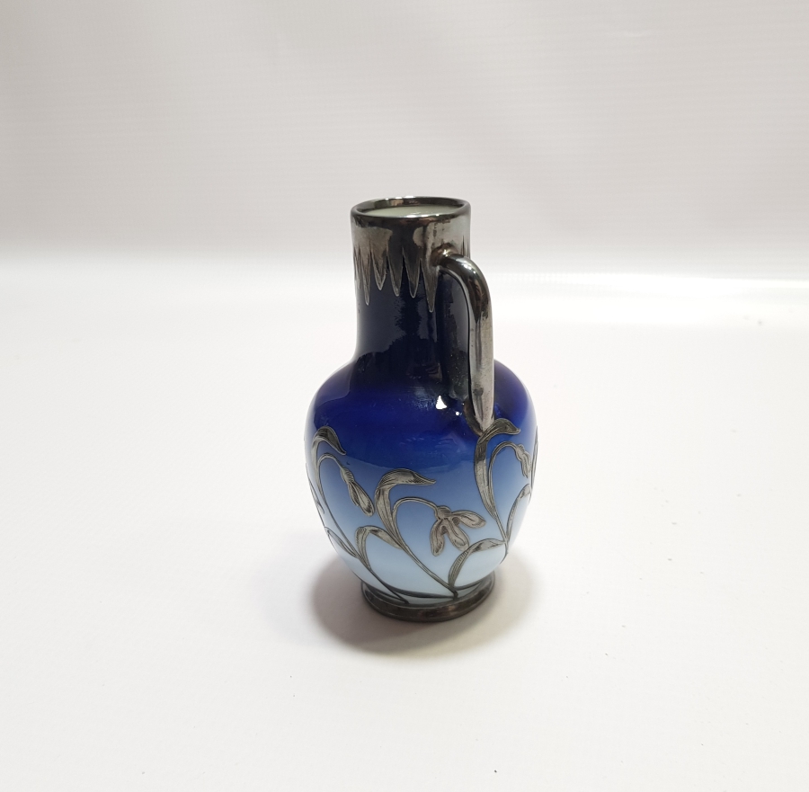 PORSELEN ÜZERİ GÜMÜŞ AKITMA İŞÇİLİKLİ NADİR FORMDA ANTİKA VAZO