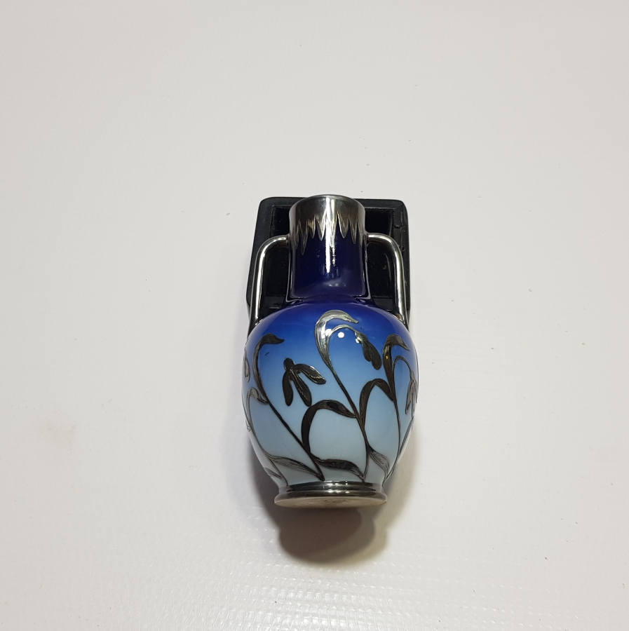 PORSELEN ÜZERİ GÜMÜŞ AKITMA İŞÇİLİKLİ NADİR FORMDA ANTİKA VAZO