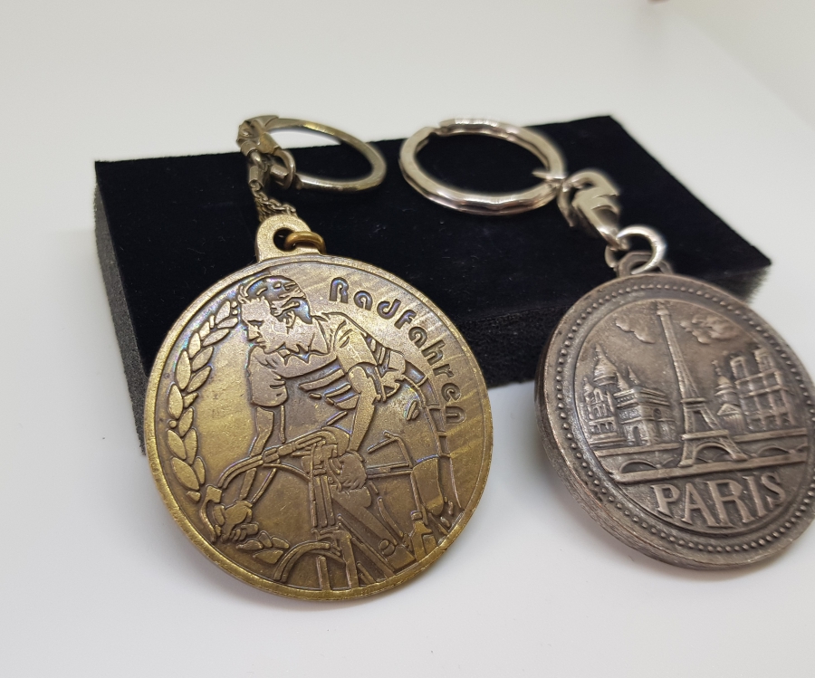 AVRUPA YAPIMI İKİ ADET ANAHTARLIK