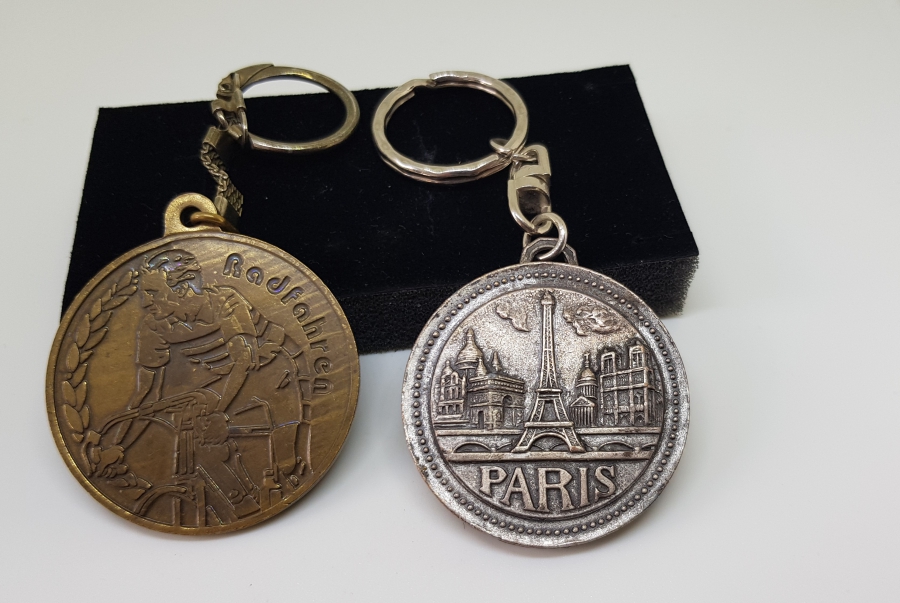 AVRUPA YAPIMI İKİ ADET ANAHTARLIK