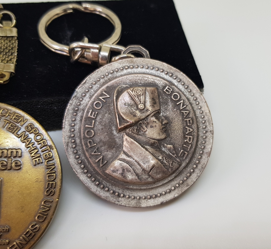 AVRUPA YAPIMI İKİ ADET ANAHTARLIK