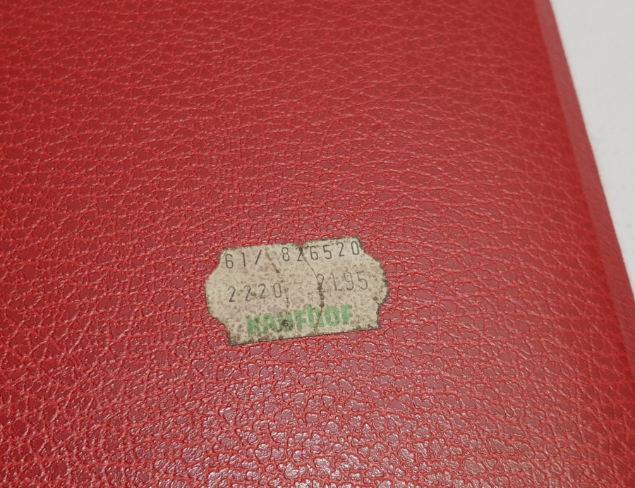 ÇEŞİTLİ MİLLETLERE AİT PULLAR BULUNAN ANTİKA PUL ALBÜMÜ