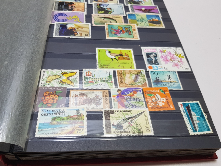 ÇEŞİTLİ MİLLETLERE AİT PULLAR BULUNAN ANTİKA PUL ALBÜMÜ