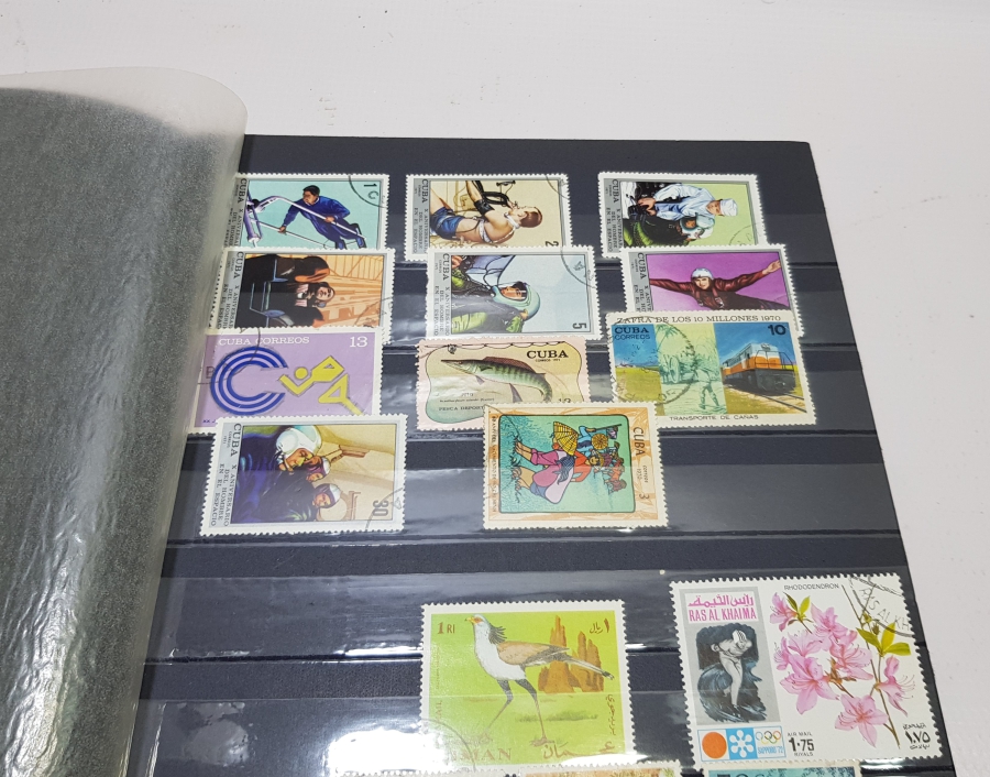 ÇEŞİTLİ MİLLETLERE AİT PULLAR BULUNAN ANTİKA PUL ALBÜMÜ