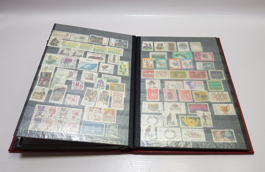 ÇEŞİTLİ MİLLETLERE AİT PULLAR BULUNAN ANTİKA PUL ALBÜMÜ