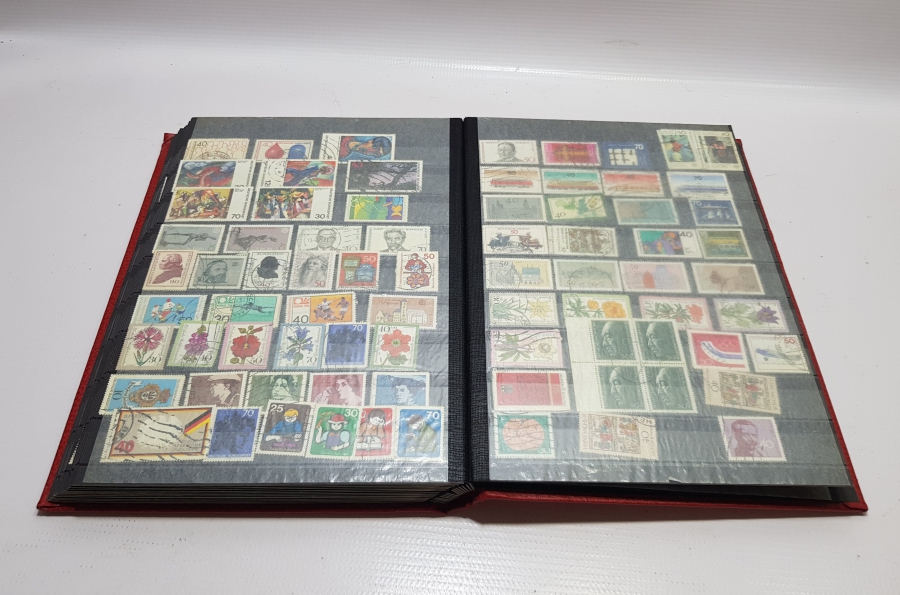 ÇEŞİTLİ MİLLETLERE AİT PULLAR BULUNAN ANTİKA PUL ALBÜMÜ