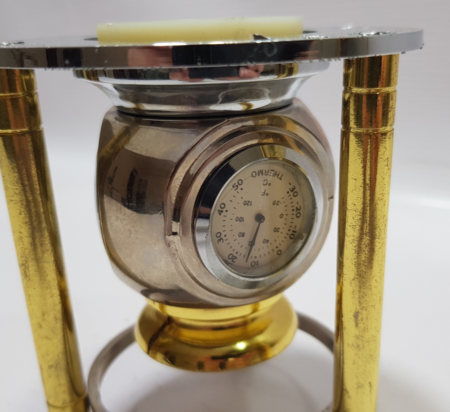 TERMOMETRESİ VE SAATİ BULUNAN PROMOSYON MASA ÜSTÜ SÜSÜ