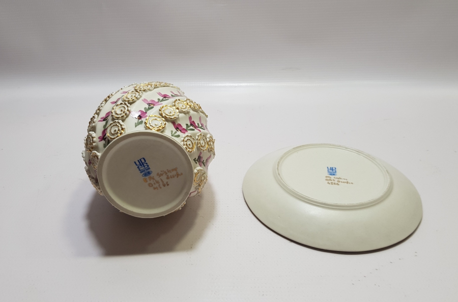 SANATÇI İMZALI SÜMERBANK YAPIMI ORİJİNAL ALTLIĞIYLA EL BOYAMA KAPAKLI KARAF