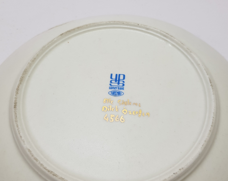 SANATÇI İMZALI SÜMERBANK YAPIMI ORİJİNAL ALTLIĞIYLA EL BOYAMA KAPAKLI KARAF