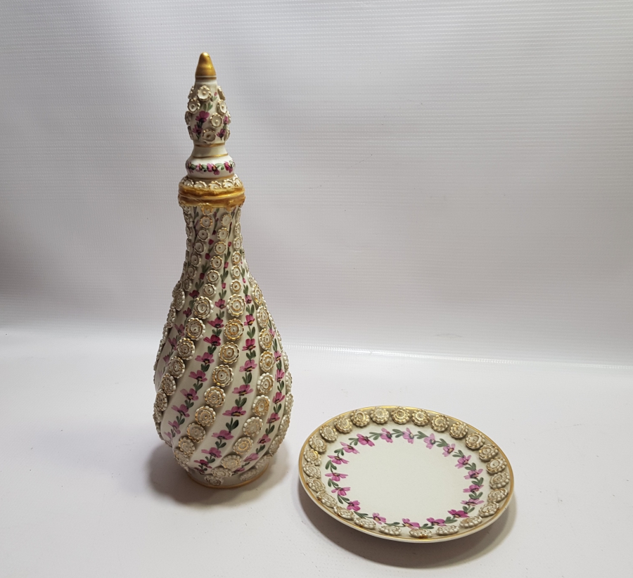 SANATÇI İMZALI SÜMERBANK YAPIMI ORİJİNAL ALTLIĞIYLA EL BOYAMA KAPAKLI KARAF