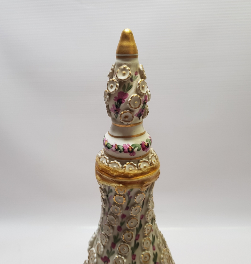 SANATÇI İMZALI SÜMERBANK YAPIMI ORİJİNAL ALTLIĞIYLA EL BOYAMA KAPAKLI KARAF