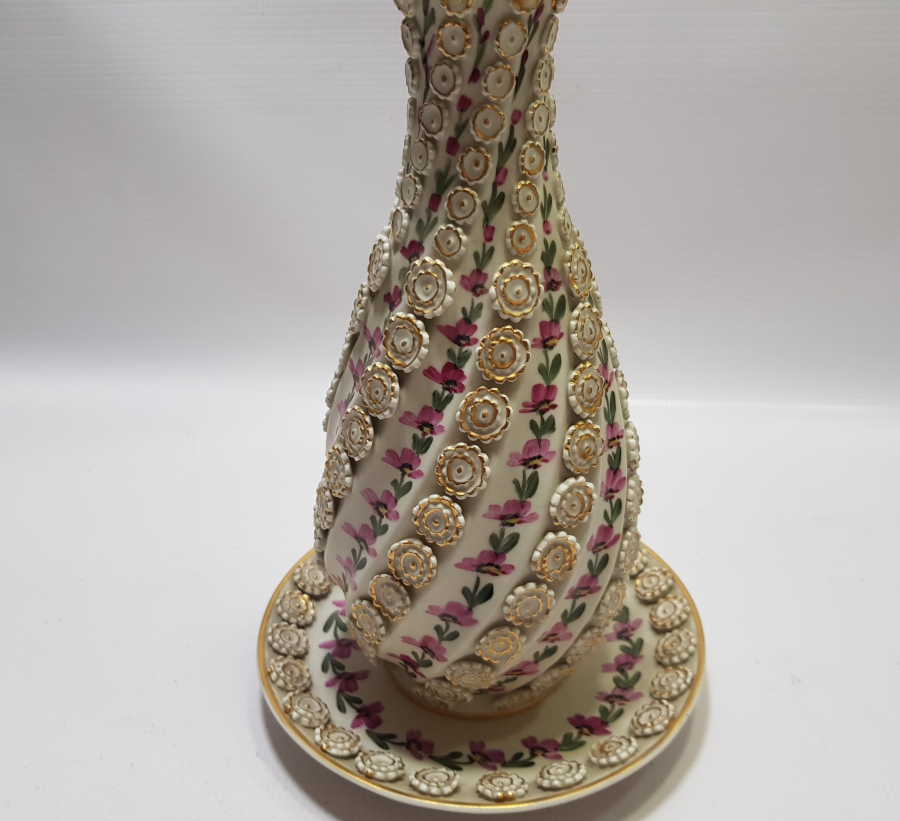 SANATÇI İMZALI SÜMERBANK YAPIMI ORİJİNAL ALTLIĞIYLA EL BOYAMA KAPAKLI KARAF