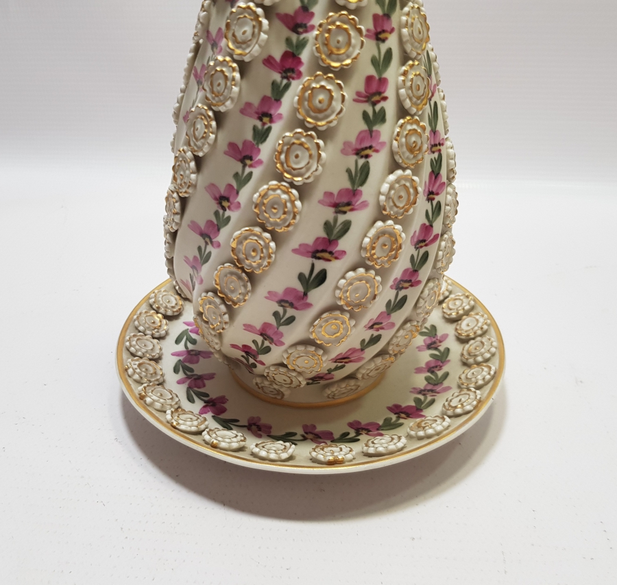 SANATÇI İMZALI SÜMERBANK YAPIMI ORİJİNAL ALTLIĞIYLA EL BOYAMA KAPAKLI KARAF