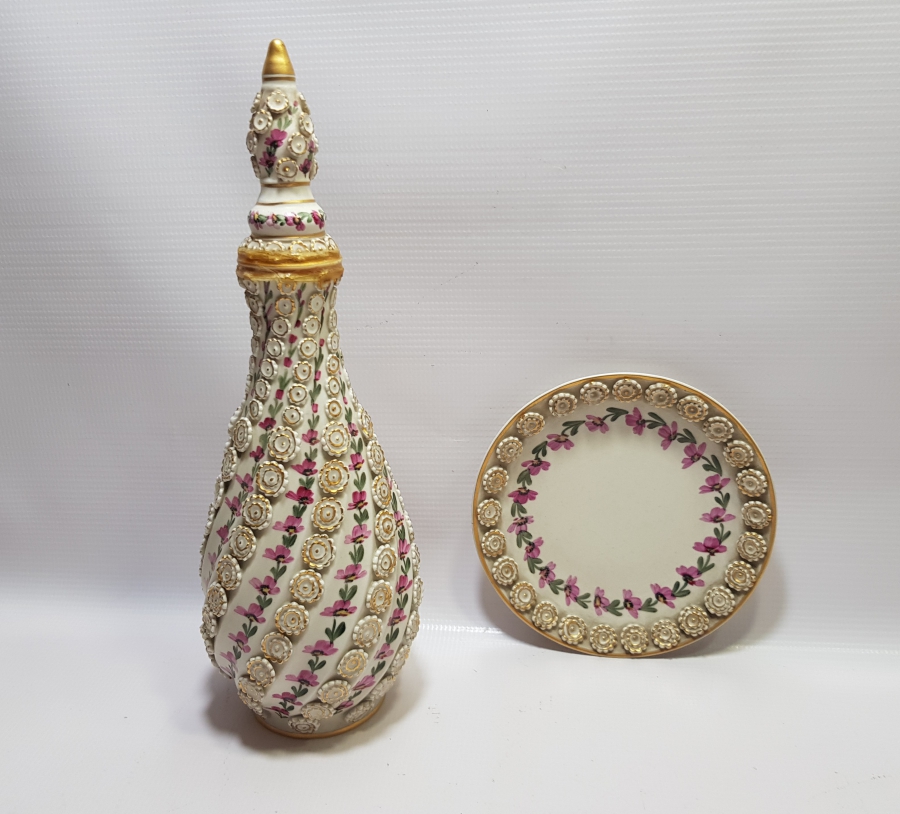 SANATÇI İMZALI SÜMERBANK YAPIMI ORİJİNAL ALTLIĞIYLA EL BOYAMA KAPAKLI KARAF