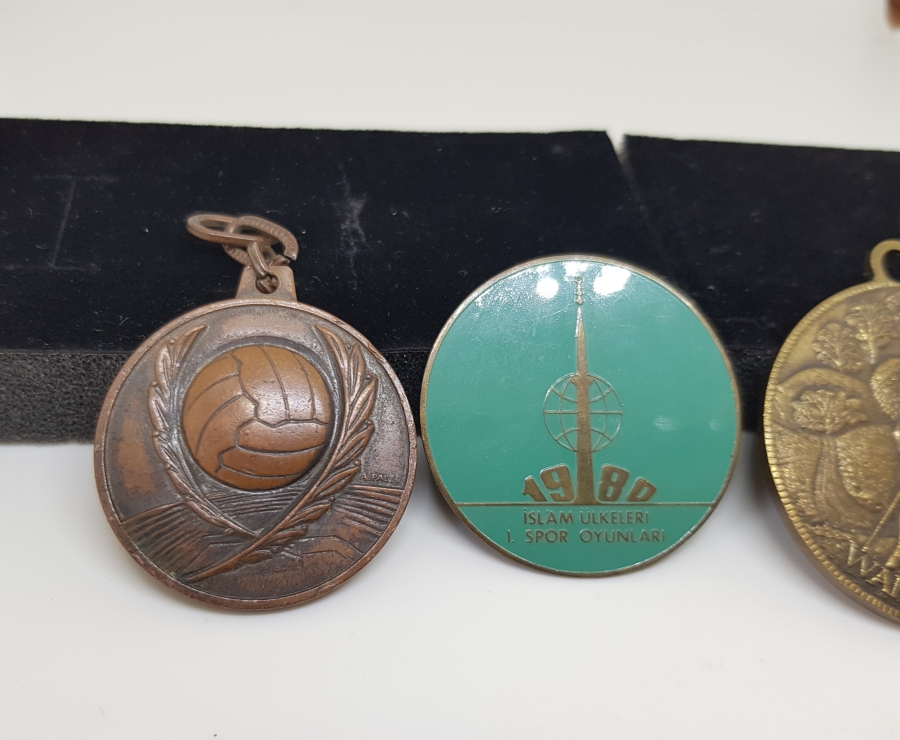 YERLİ VE YABANCI 4 ADET ANTİKA MADALYON