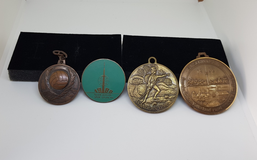 YERLİ VE YABANCI 4 ADET ANTİKA MADALYON