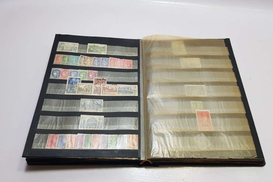 İÇİNDE AVRUPA PULLAR BULUNAN AVRUPA PUL ALBÜMÜ