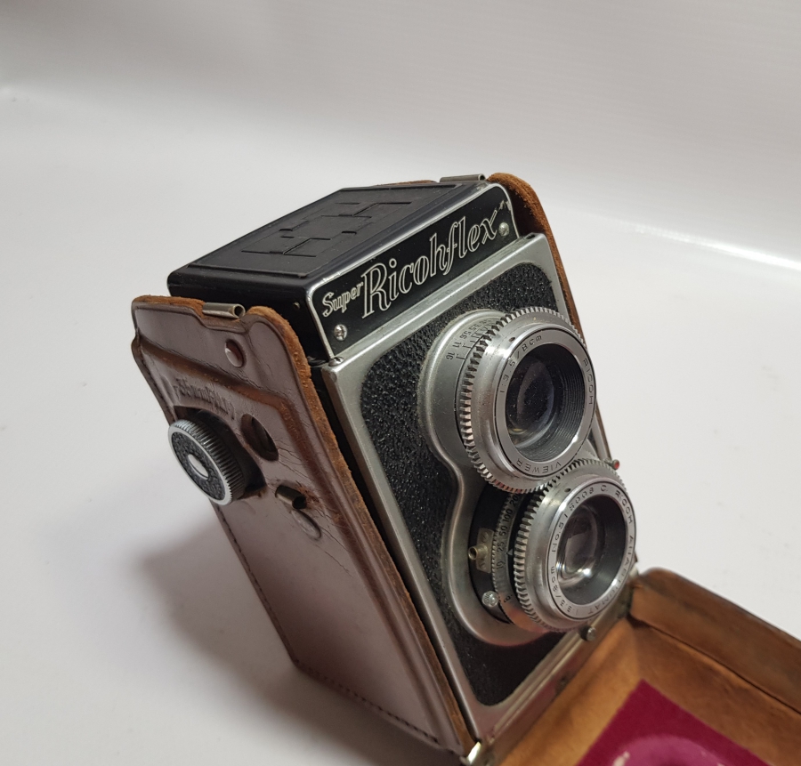 ORİJİNAL DERİ KILIFINDA YÜKSEK KONDİSYONDA ANTİKA FOTOĞRAF MAKİNESİ