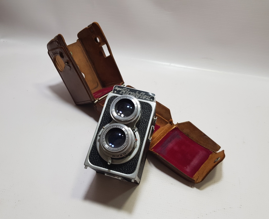 ORİJİNAL DERİ KILIFINDA YÜKSEK KONDİSYONDA ANTİKA FOTOĞRAF MAKİNESİ