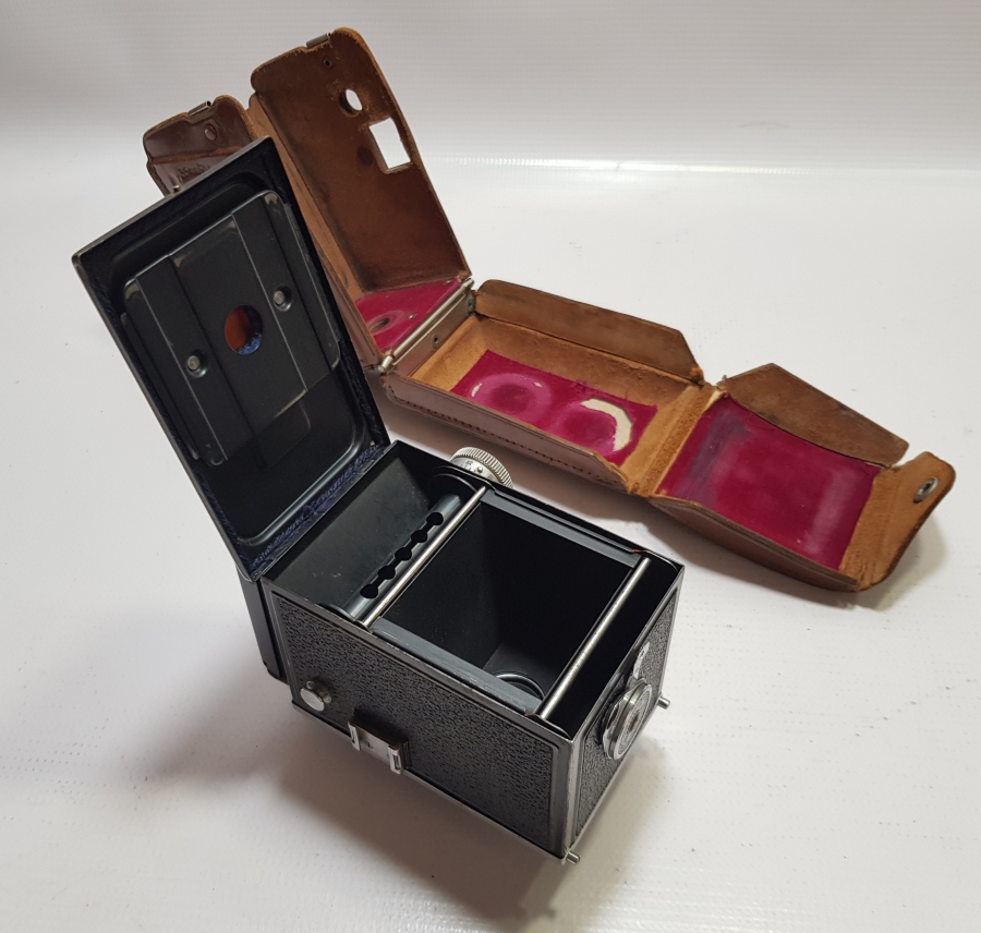 ORİJİNAL DERİ KILIFINDA YÜKSEK KONDİSYONDA ANTİKA FOTOĞRAF MAKİNESİ