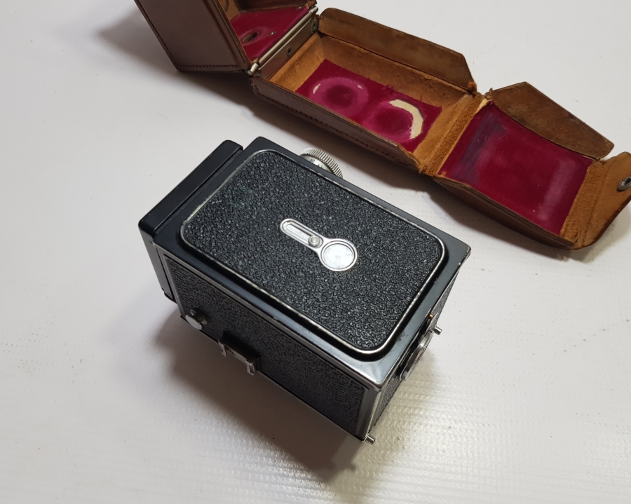 ORİJİNAL DERİ KILIFINDA YÜKSEK KONDİSYONDA ANTİKA FOTOĞRAF MAKİNESİ