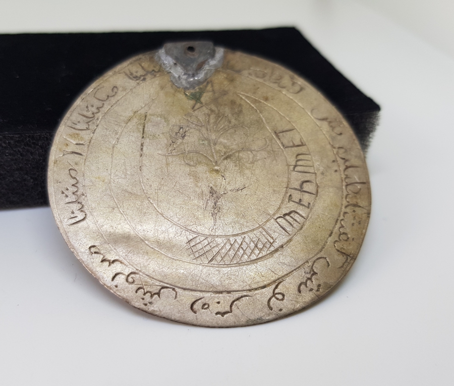 CUMHURİYET BAŞLARI AY YILDIZ FİGÜRLÜ VE DUALI TILSIM KOLYE