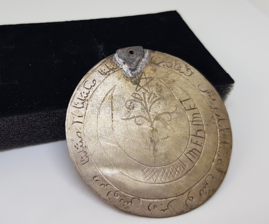 CUMHURİYET BAŞLARI AY YILDIZ FİGÜRLÜ VE DUALI TILSIM KOLYE