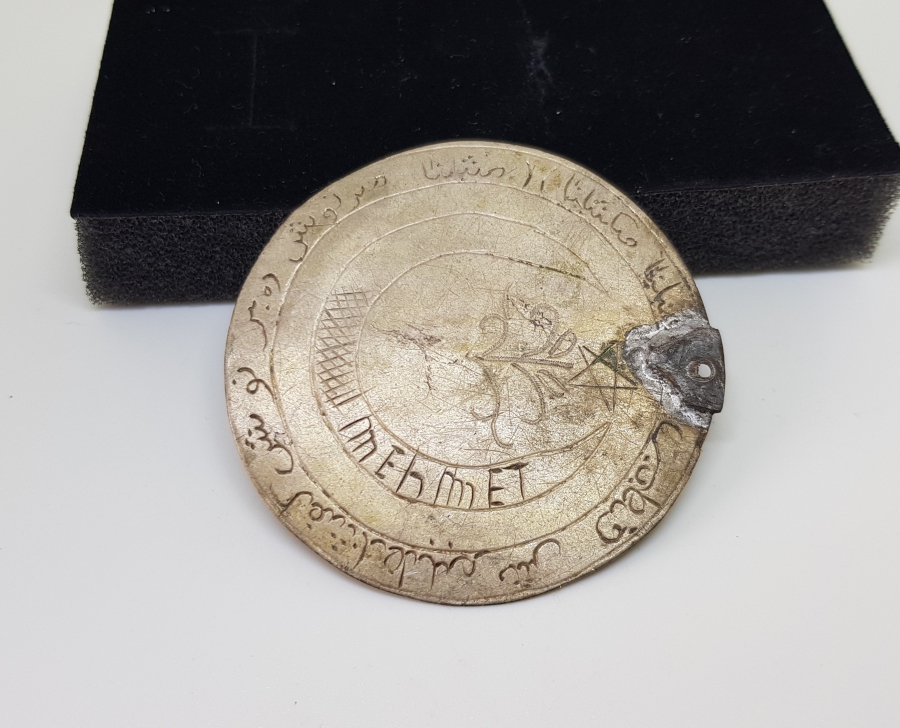 CUMHURİYET BAŞLARI AY YILDIZ FİGÜRLÜ VE DUALI TILSIM KOLYE