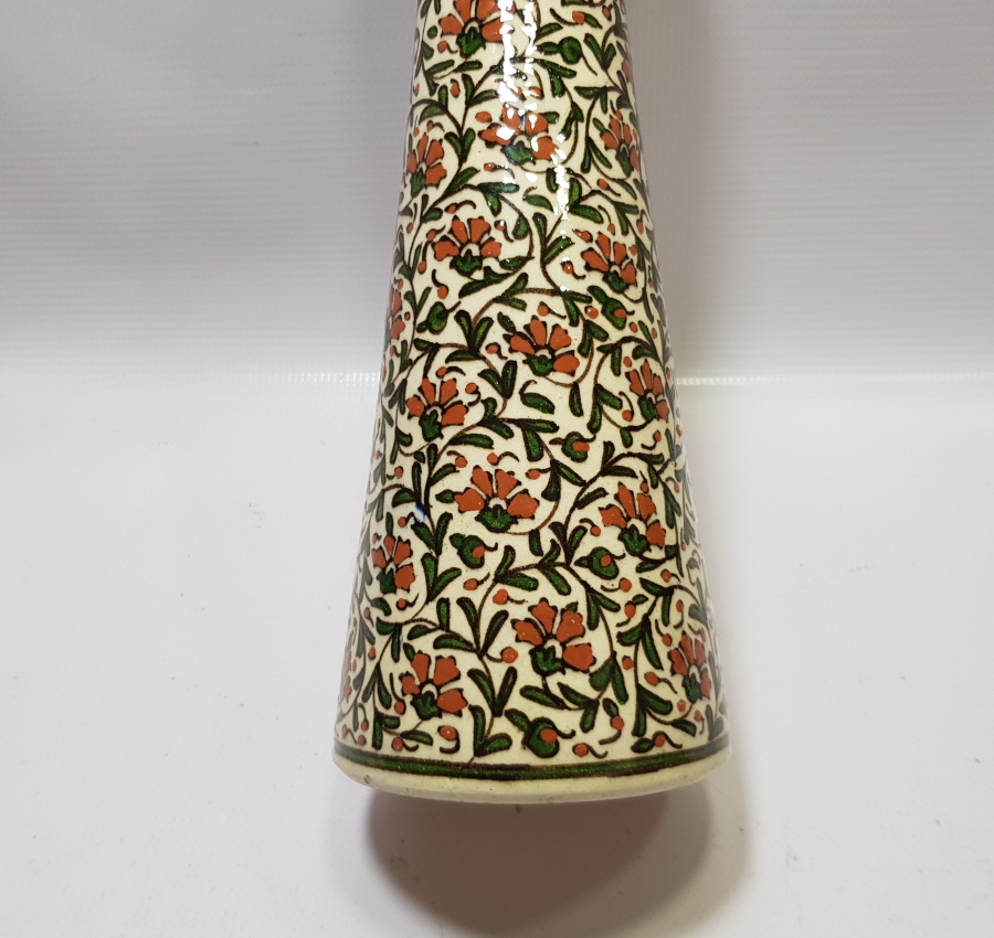 OSMANLI DÖNEMİ ÜZERİ KARANFİLLİ NADİR FORMDA İZNİK VAZO