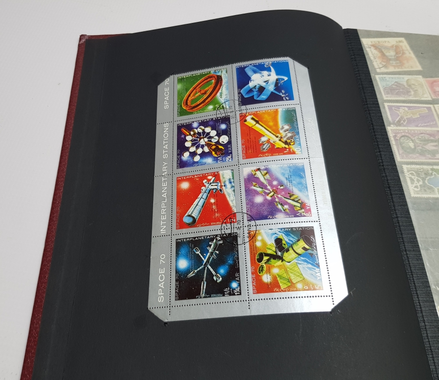 İÇİNDE YABANCI PULLAR BULUNAN ANTİKA PUL ALBÜMÜ