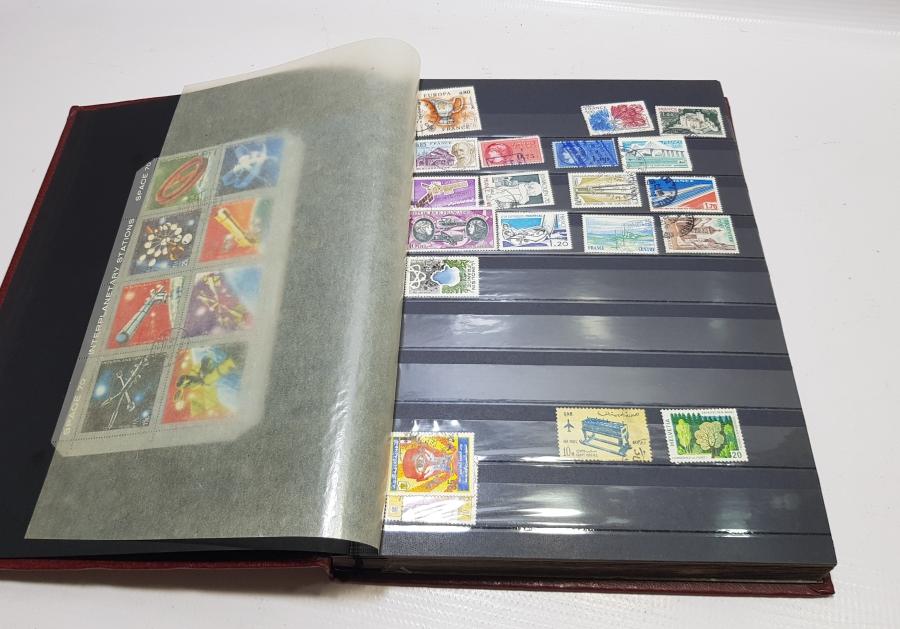 İÇİNDE YABANCI PULLAR BULUNAN ANTİKA PUL ALBÜMÜ