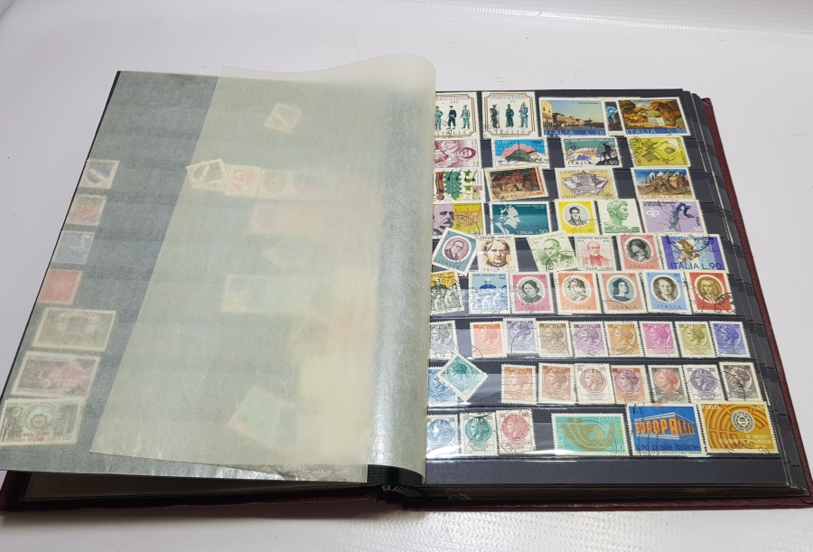 İÇİNDE YABANCI PULLAR BULUNAN ANTİKA PUL ALBÜMÜ