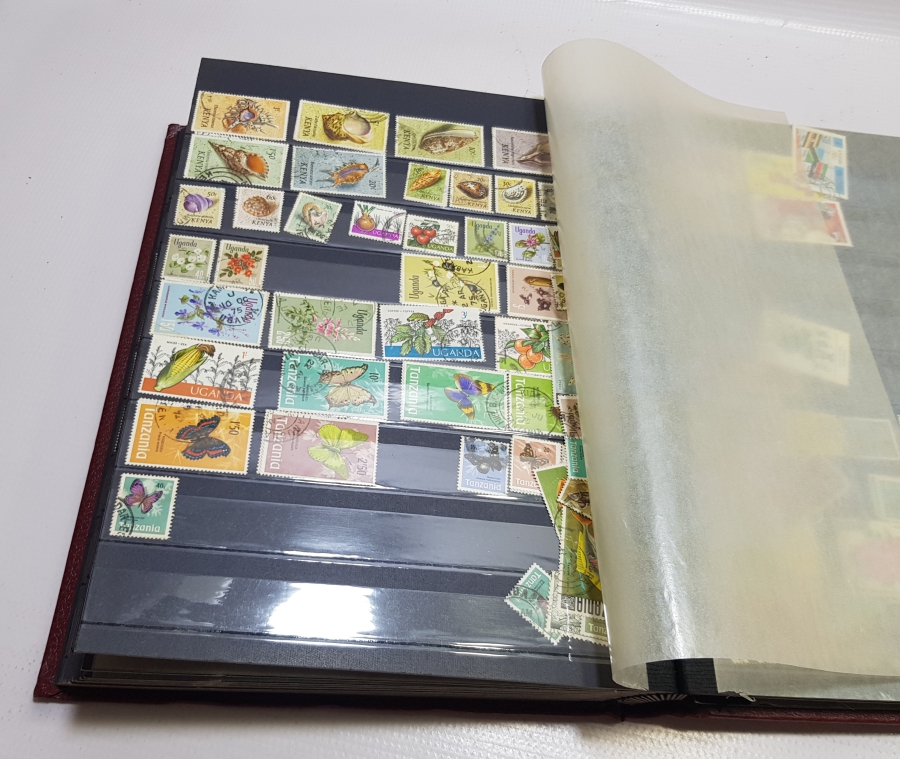 İÇİNDE YABANCI PULLAR BULUNAN ANTİKA PUL ALBÜMÜ