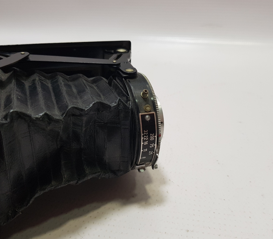 ANTİKA KÖRÜKLÜ FOTOĞRAF MAKİNESİ